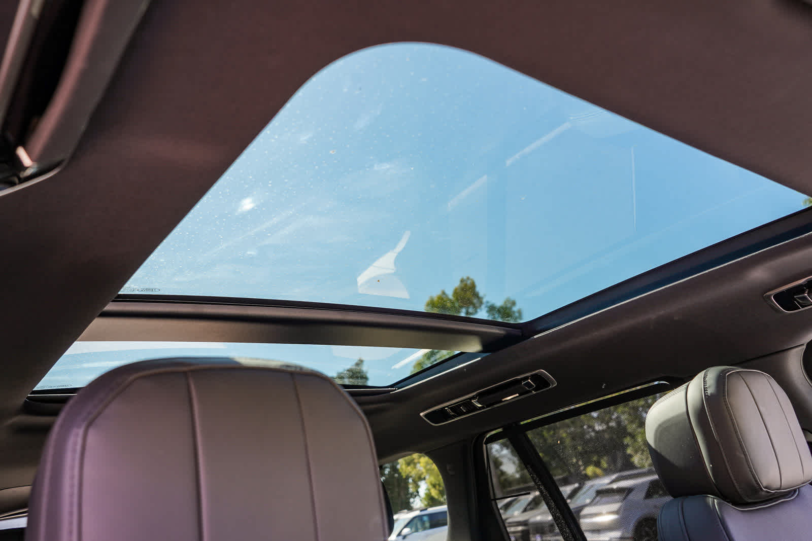 Thumbnail: 2023 Land Rover Range Rover - 18