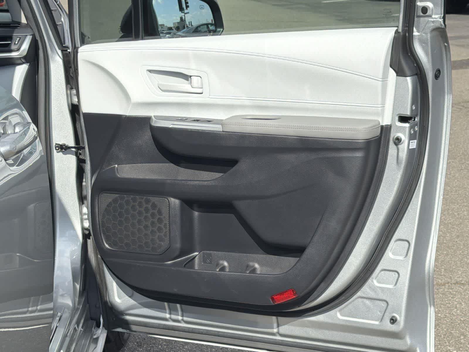 Thumbnail: 2025 Toyota Sienna - 33