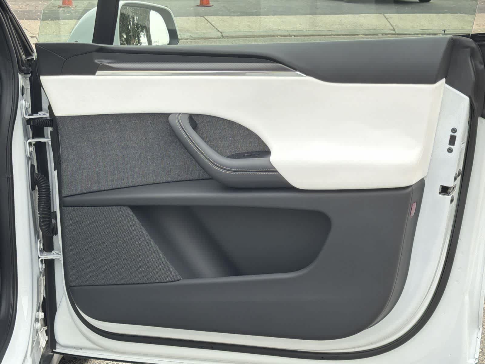 Thumbnail: 2022 Tesla Model X - 34