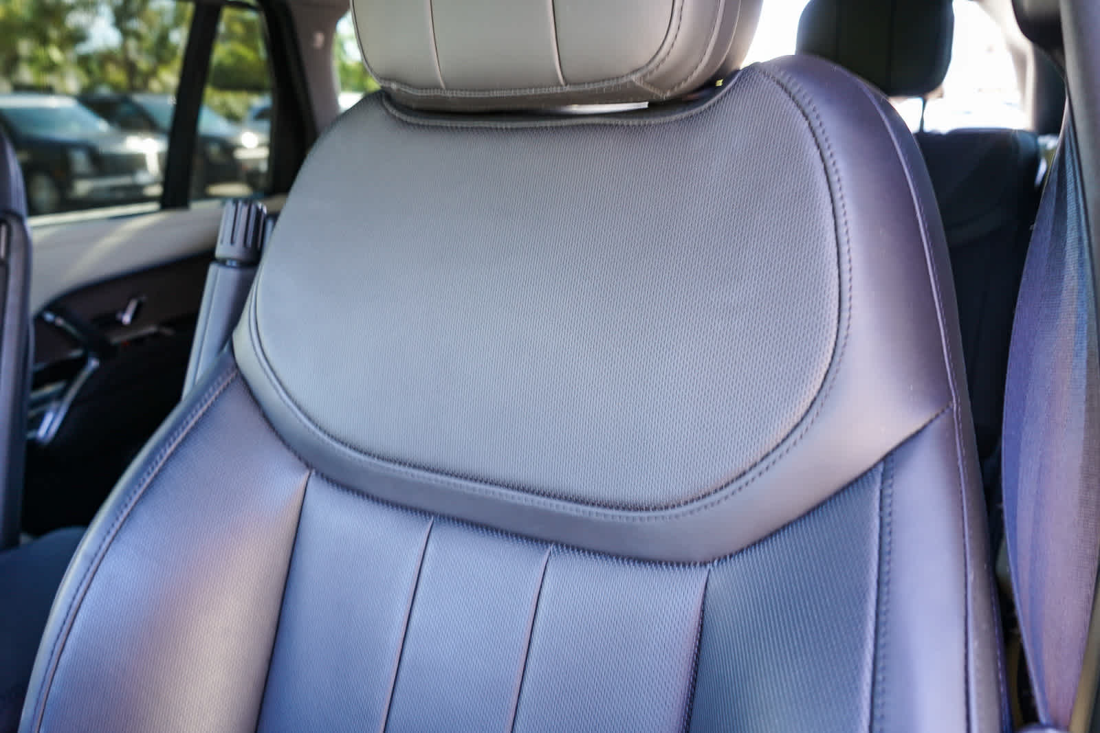 Thumbnail: 2023 Land Rover Range Rover - 30