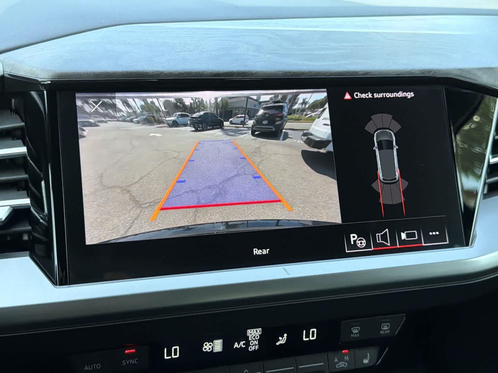 Thumbnail: 2023 Audi Q4 e-tron - 18