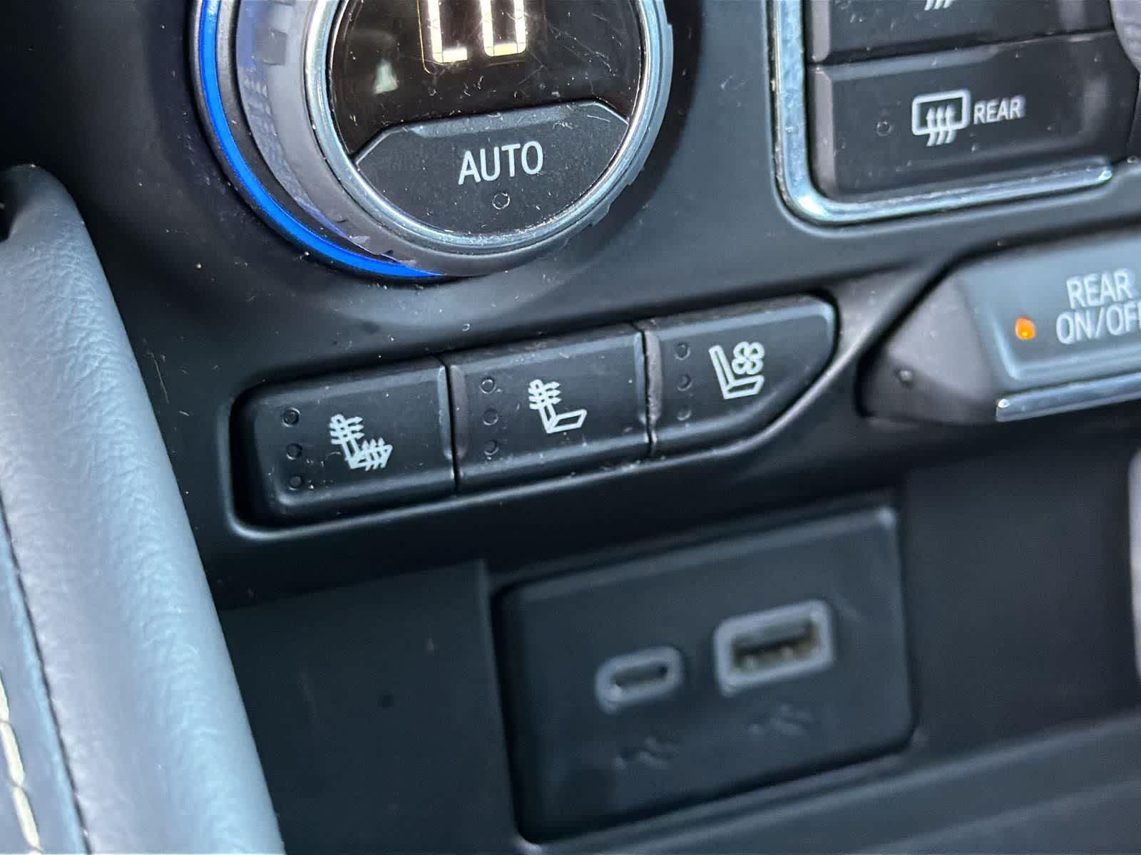 Thumbnail: 2023 Chevrolet Suburban - 21