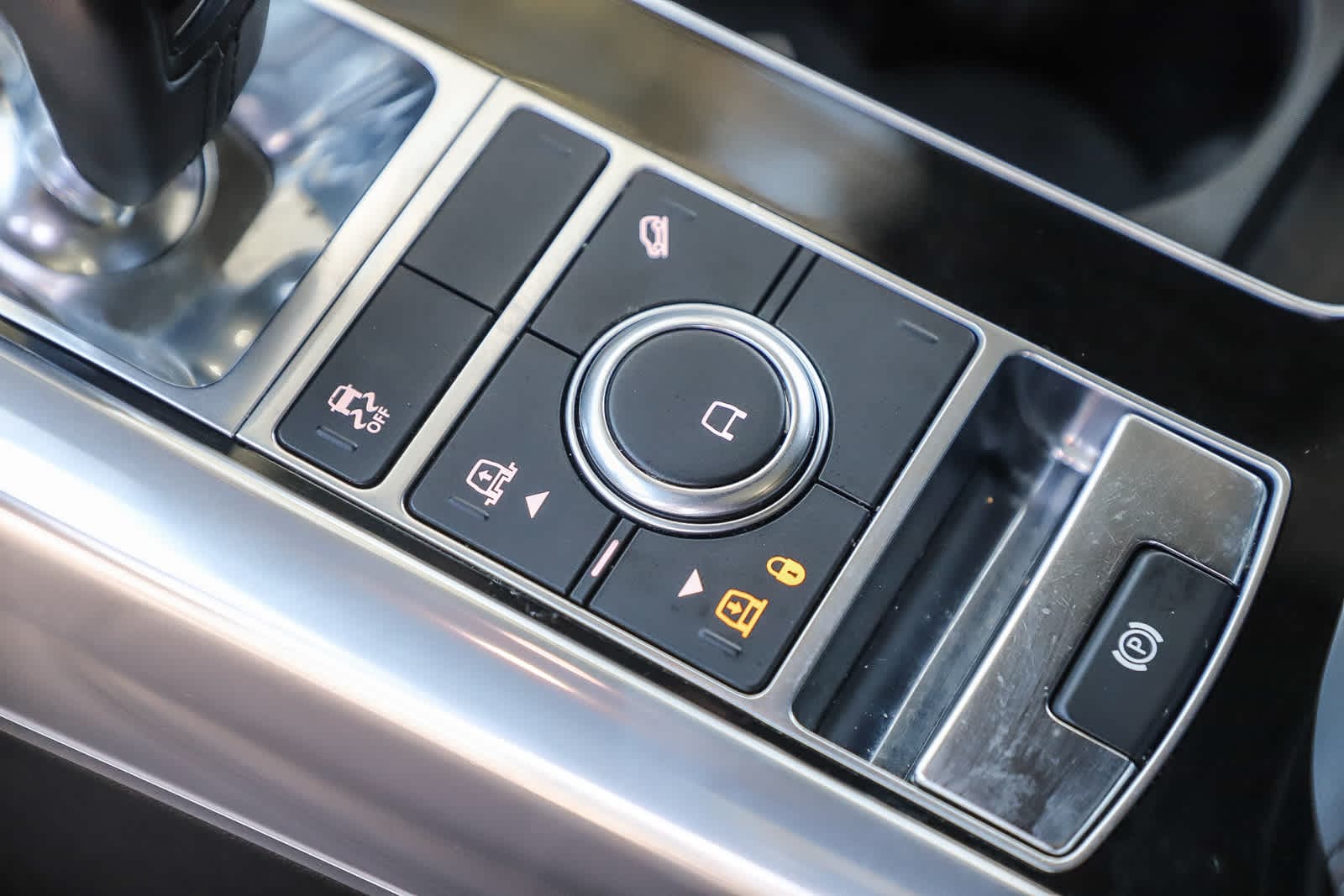 Thumbnail: 2022 Land Rover Range Rover Sport - 24