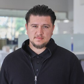 Staff member Eduardo Gomez from ID_57fccb