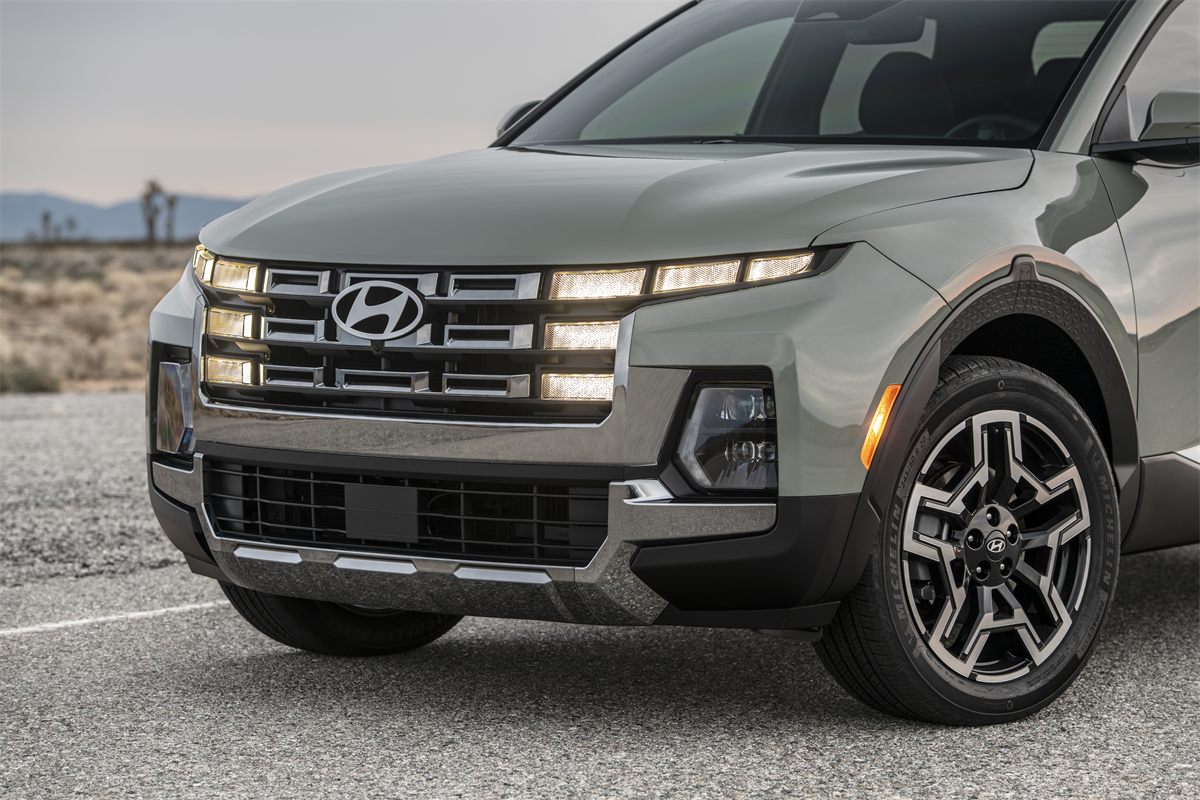 The Hyundai Santa Cruz, one of the best Hyundai models for weekend trips