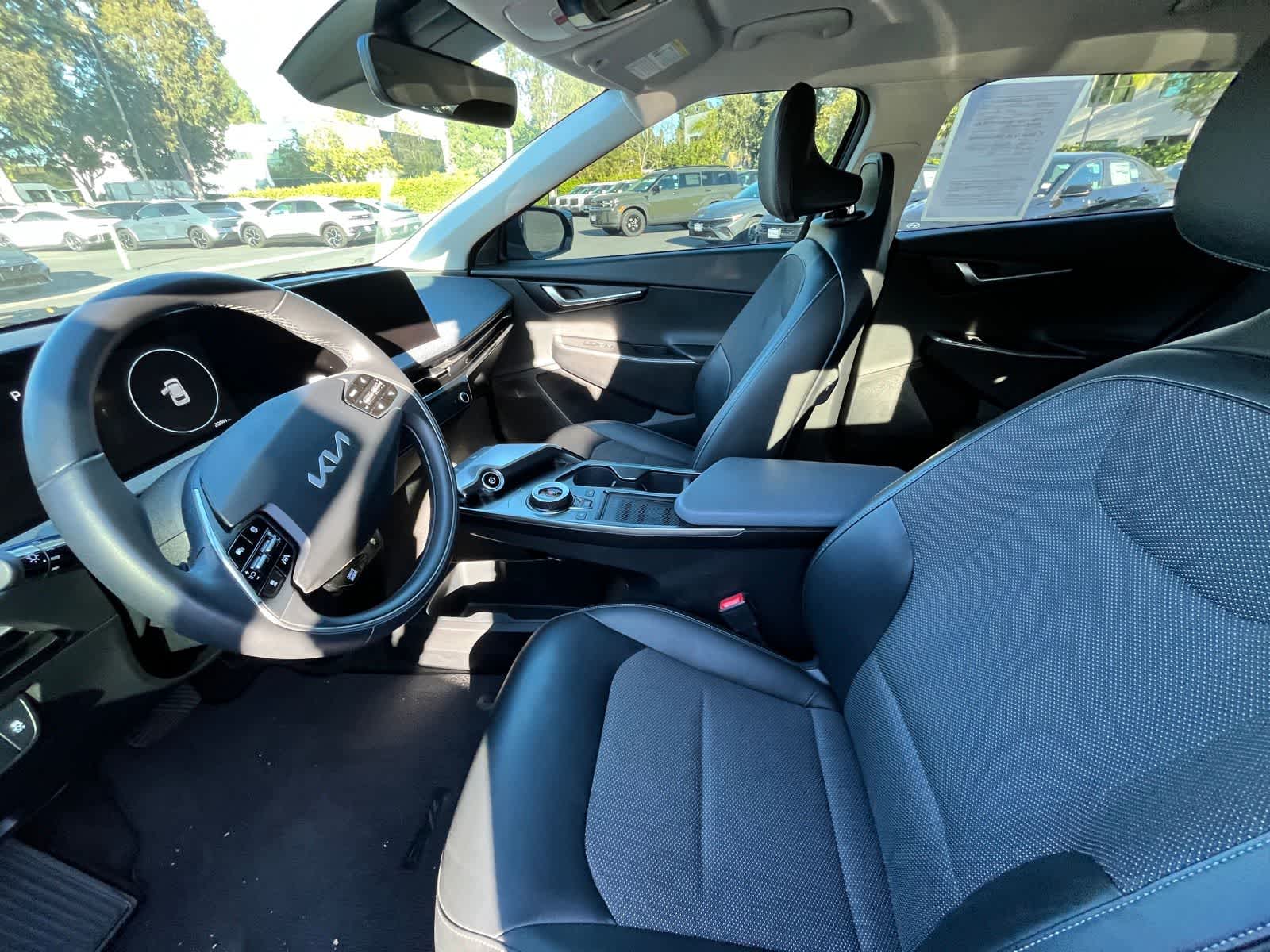 Thumbnail: 2022 Kia EV6 - 6