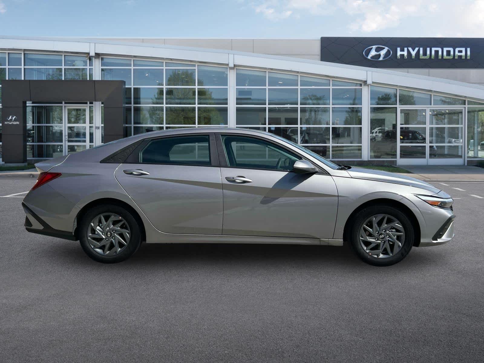 Thumbnail: 2025 Hyundai Elantra - 9