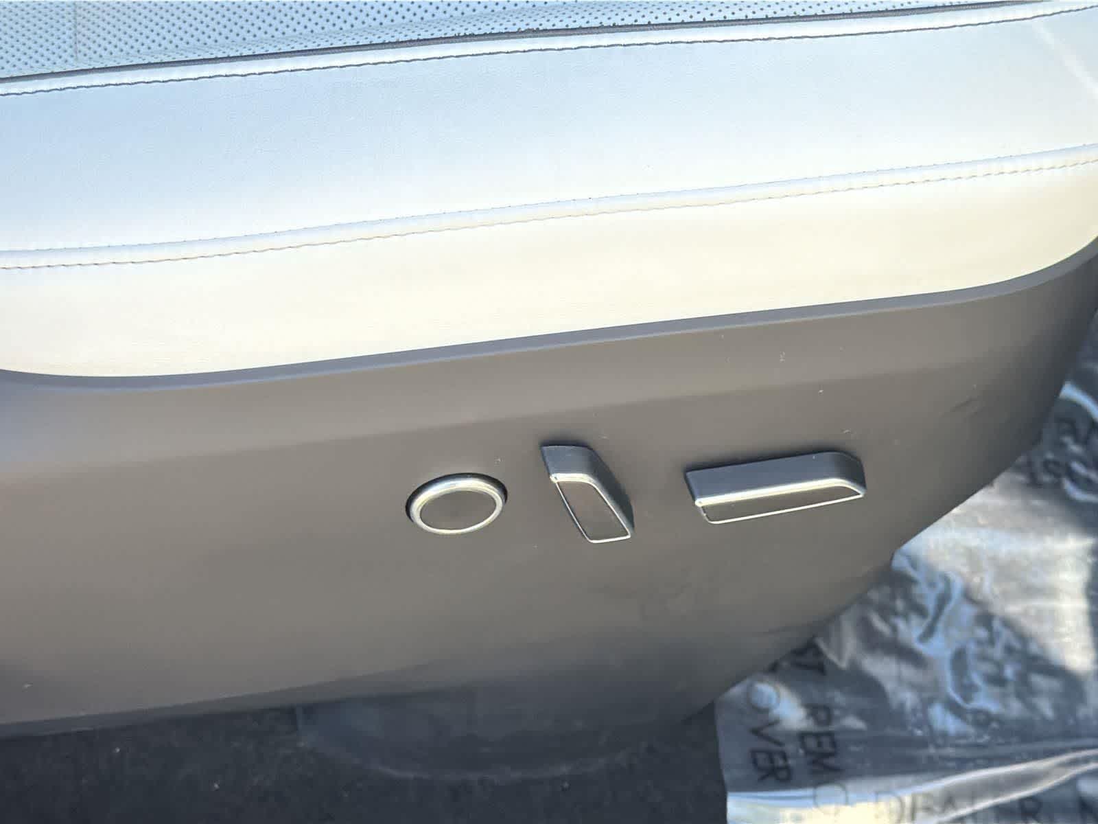 Thumbnail: 2022 Tesla Model X - 35