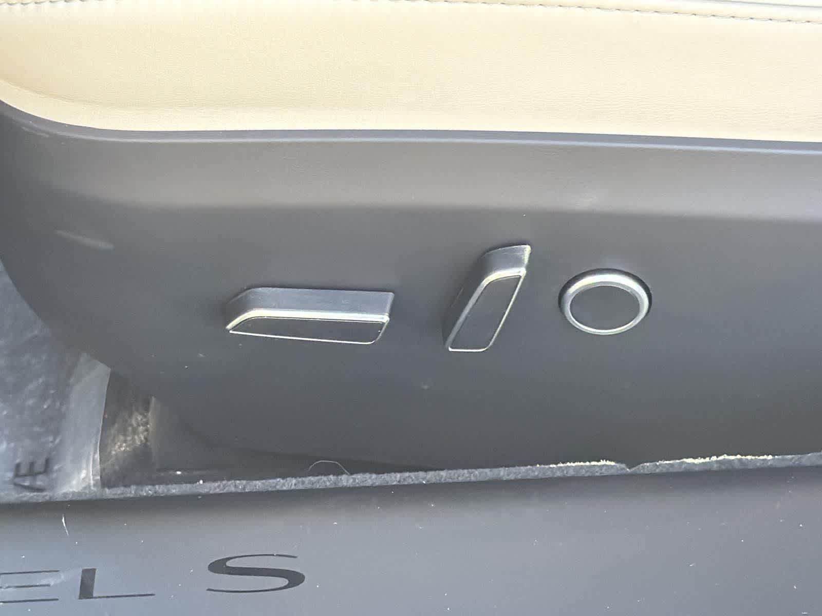 Thumbnail: 2023 Tesla Model S - 26