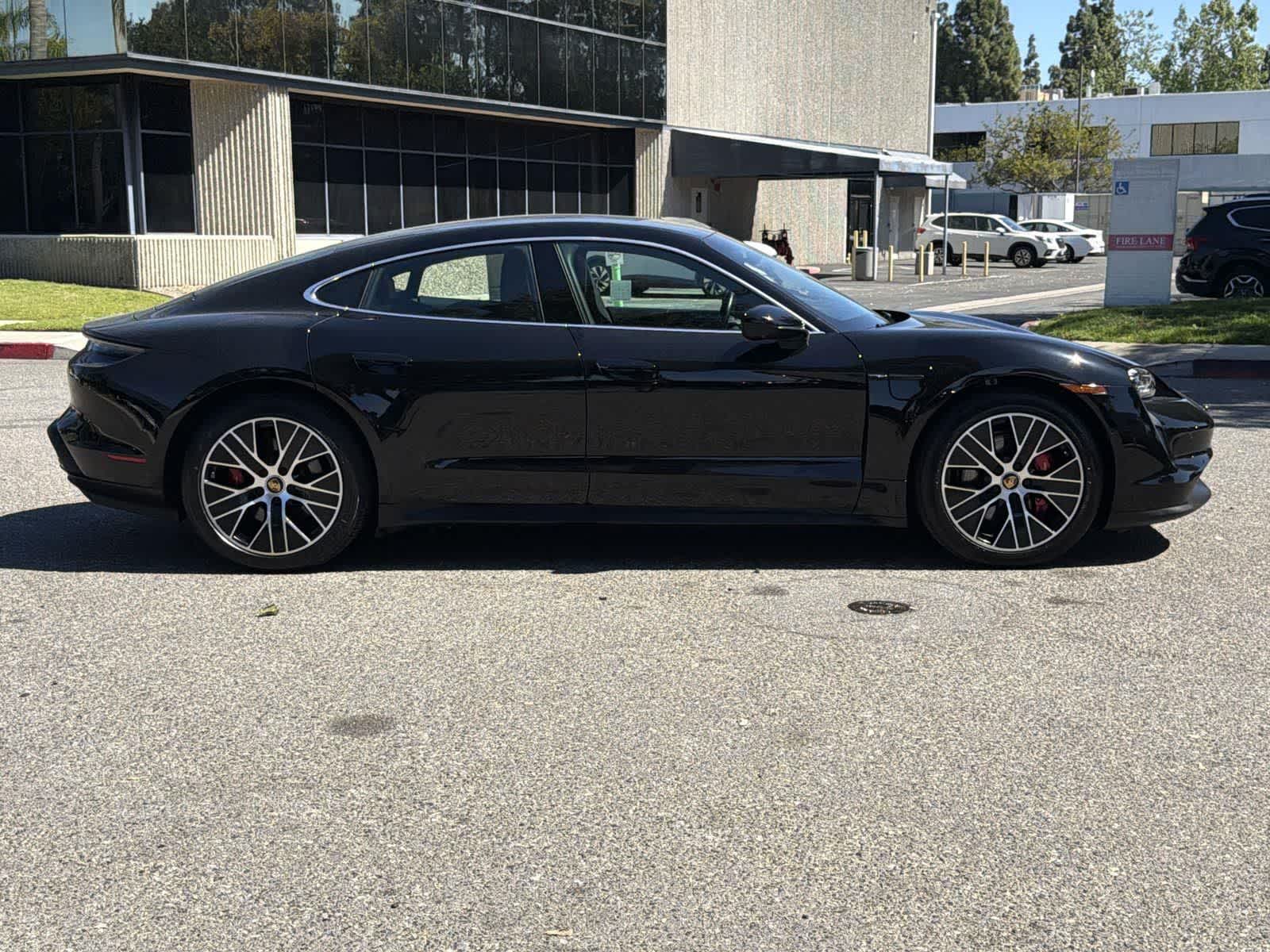 Thumbnail: 2022 Porsche Taycan - 7