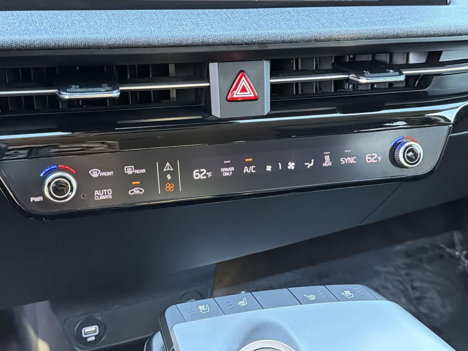 Thumbnail: 2022 Kia EV6 - 15