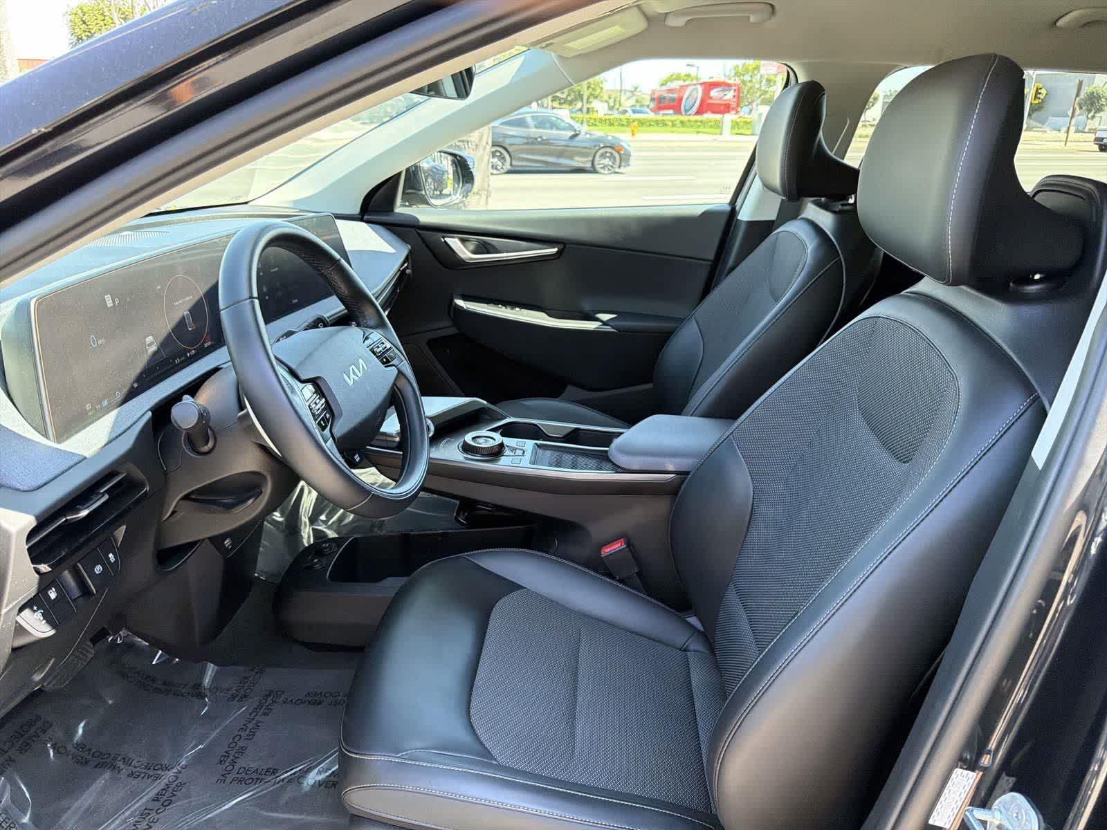 Thumbnail: 2022 Kia EV6 - 24