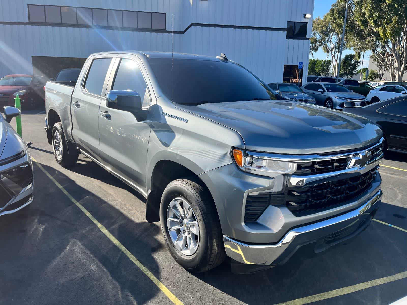 2023 Chevrolet Silverado 1500 LT photo 2
