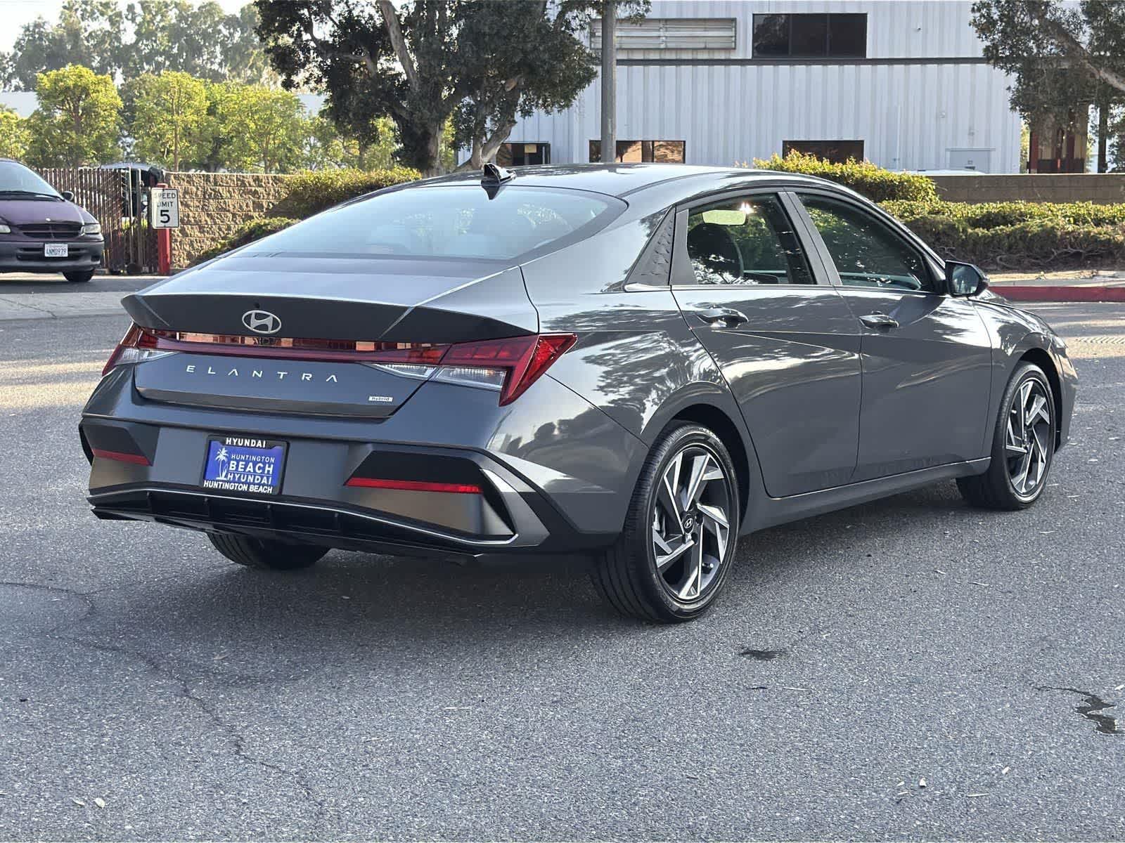 Thumbnail: 2025 Hyundai Elantra - 4