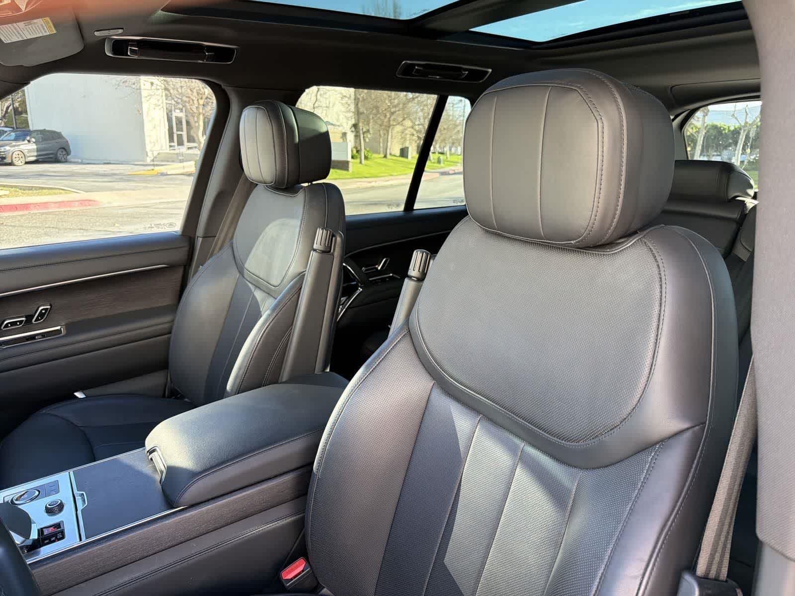 Thumbnail: 2023 Land Rover Range Rover - 24