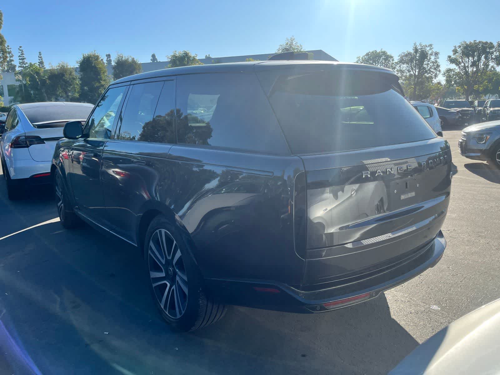 Thumbnail: 2023 Land Rover Range Rover - 4