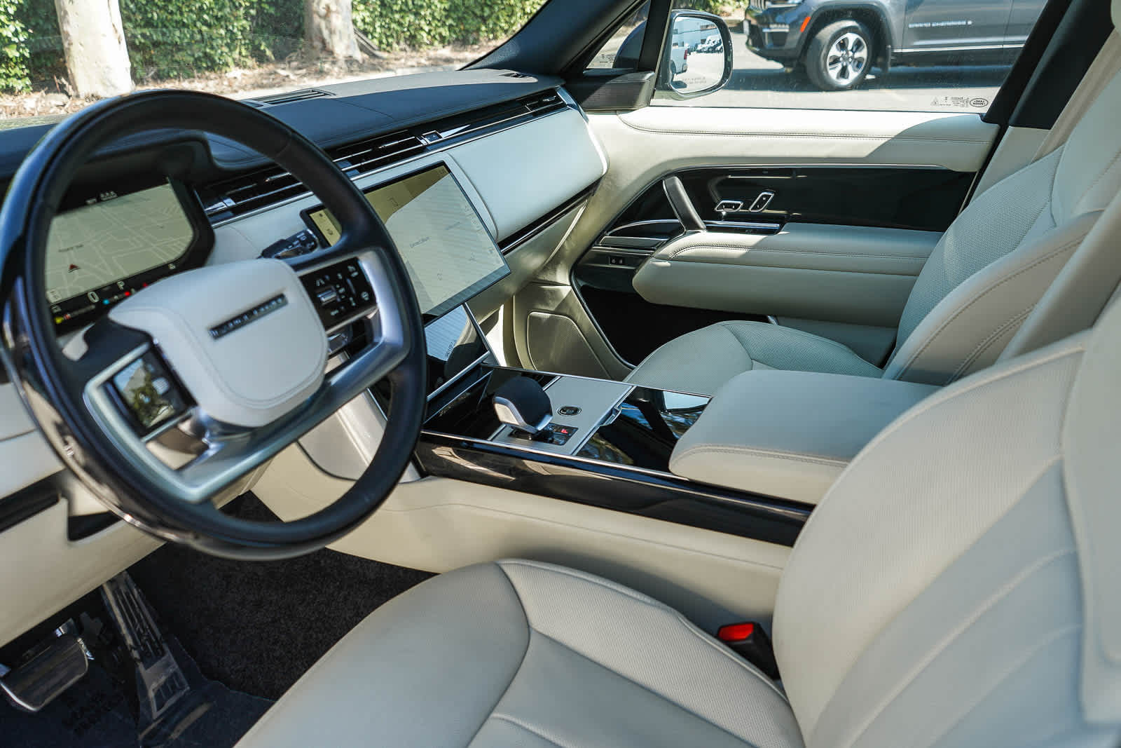 Thumbnail: 2025 Land Rover Range Rover - 19