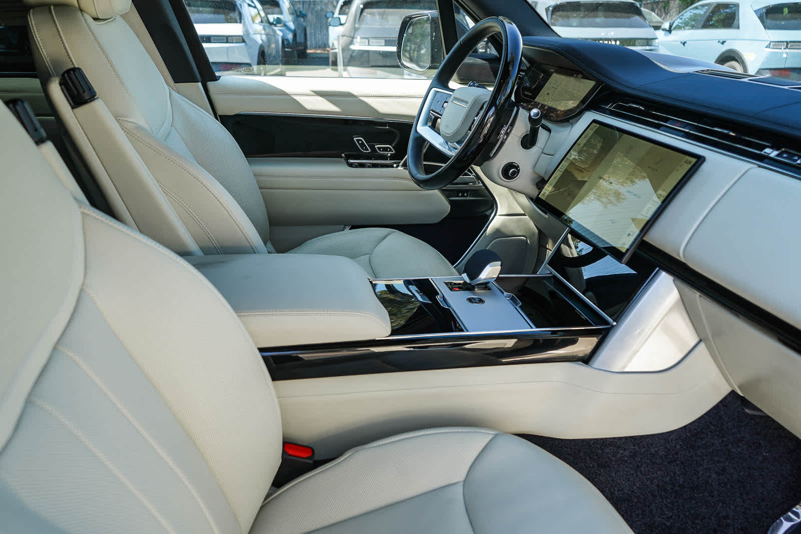 Thumbnail: 2025 Land Rover Range Rover - 17