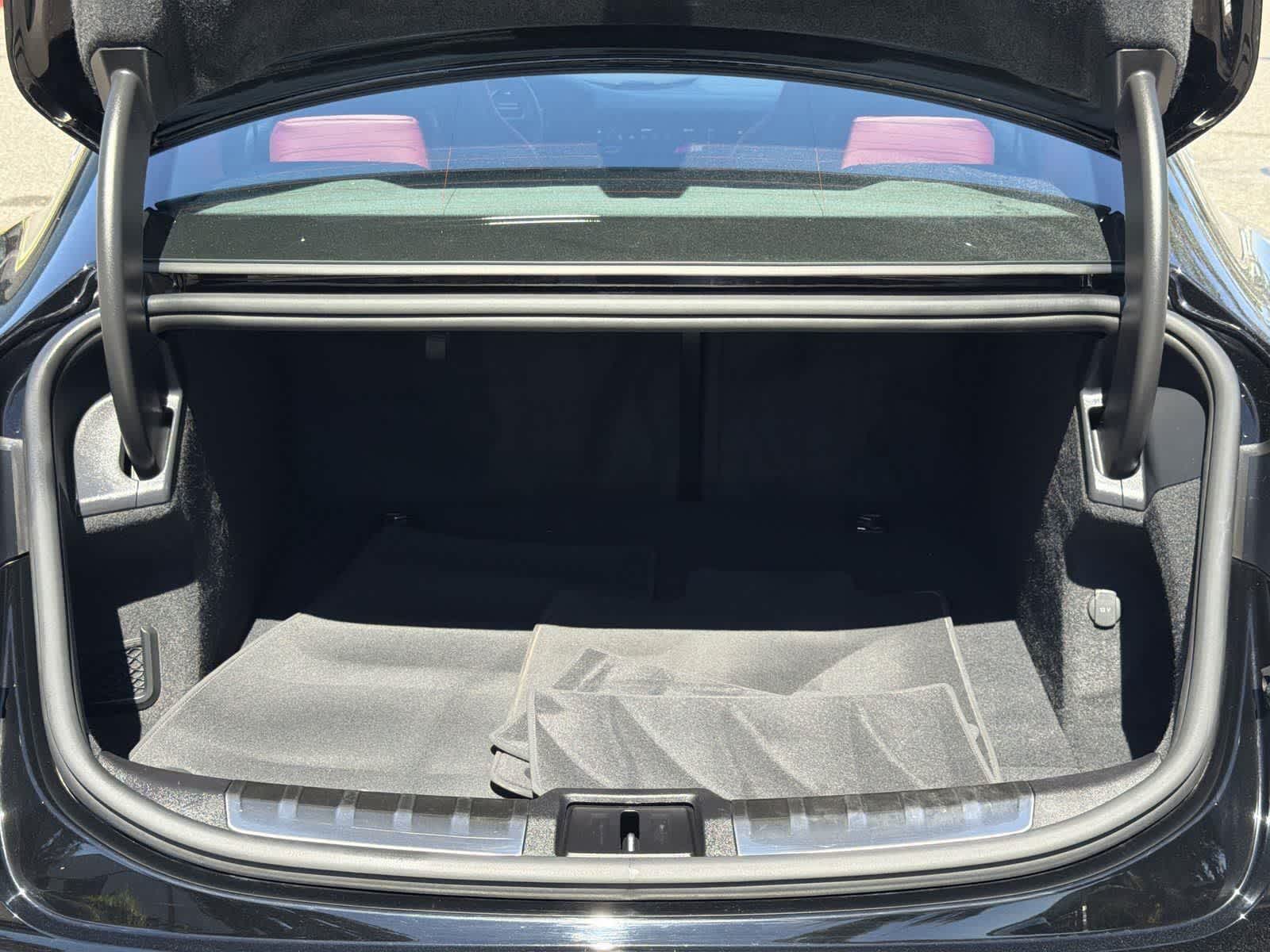 Thumbnail: 2022 Porsche Taycan - 31