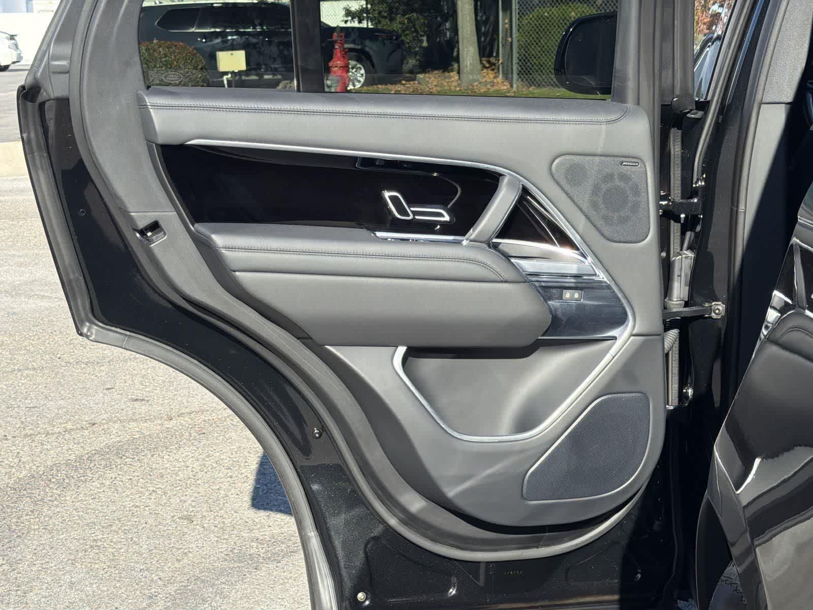 Thumbnail: 2023 Land Rover Range Rover - 28