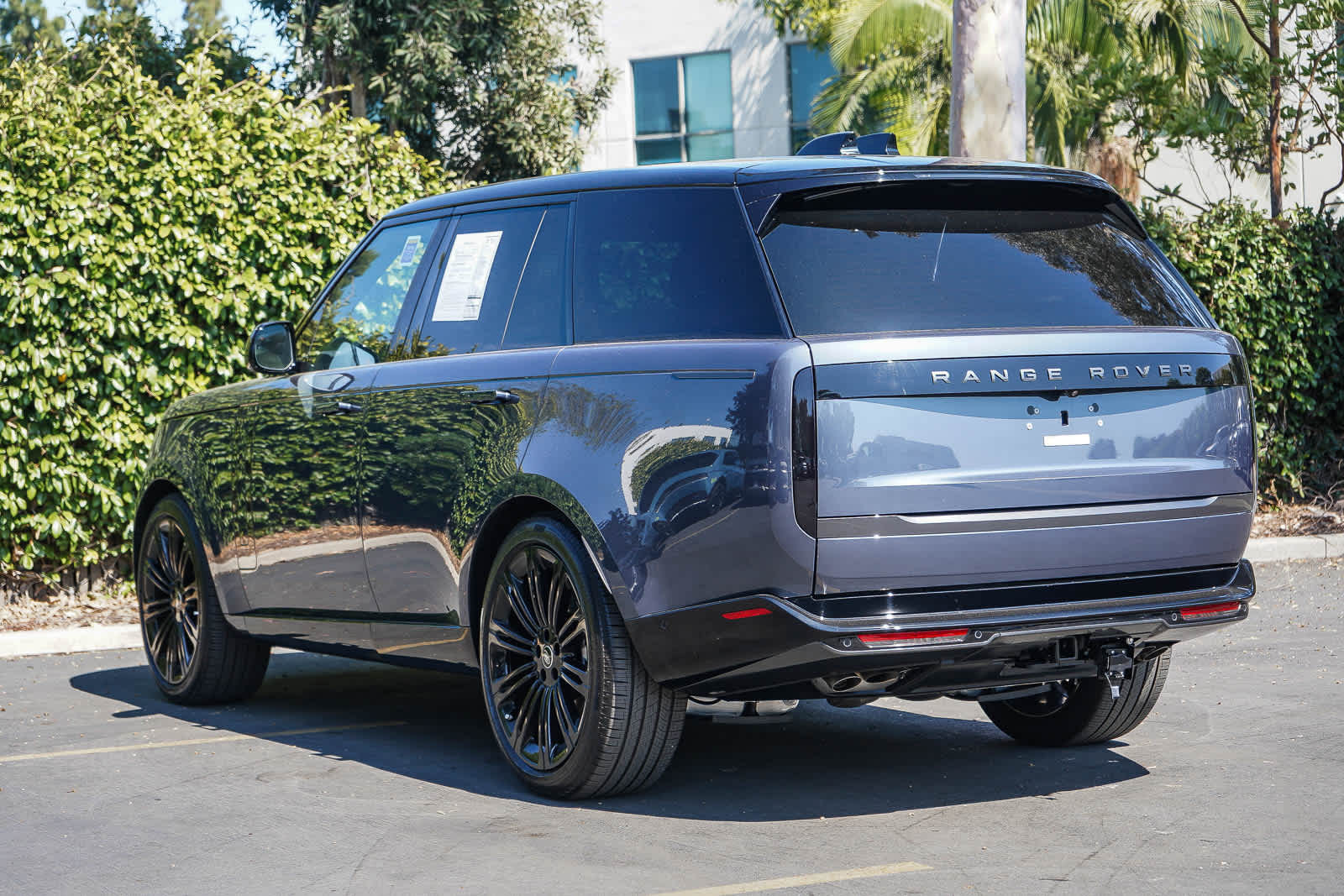 Thumbnail: 2025 Land Rover Range Rover - 4