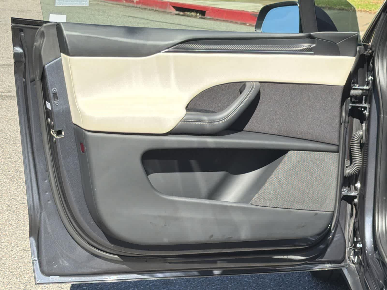 Thumbnail: 2022 Tesla Model X - 23