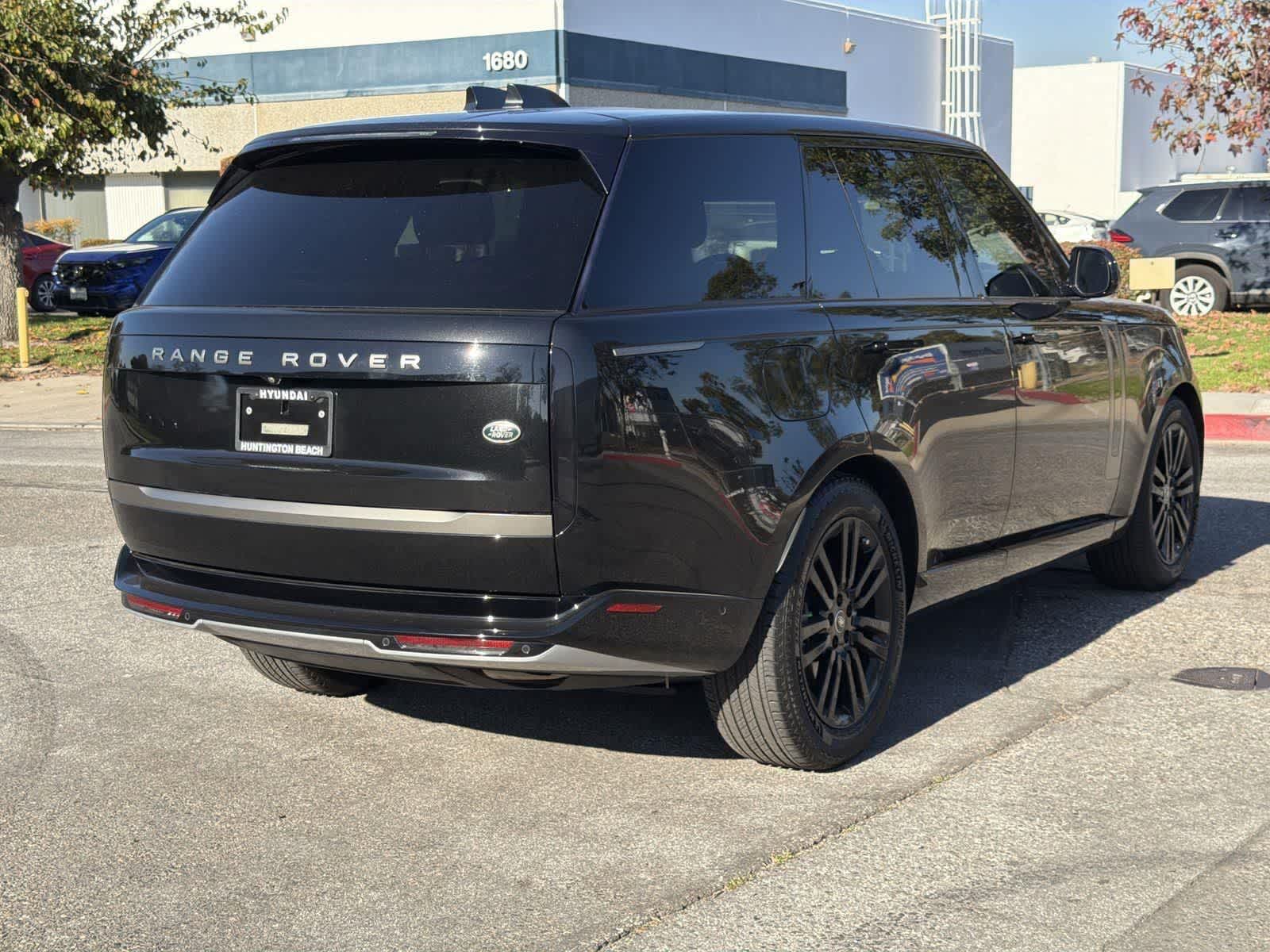 Thumbnail: 2023 Land Rover Range Rover - 4