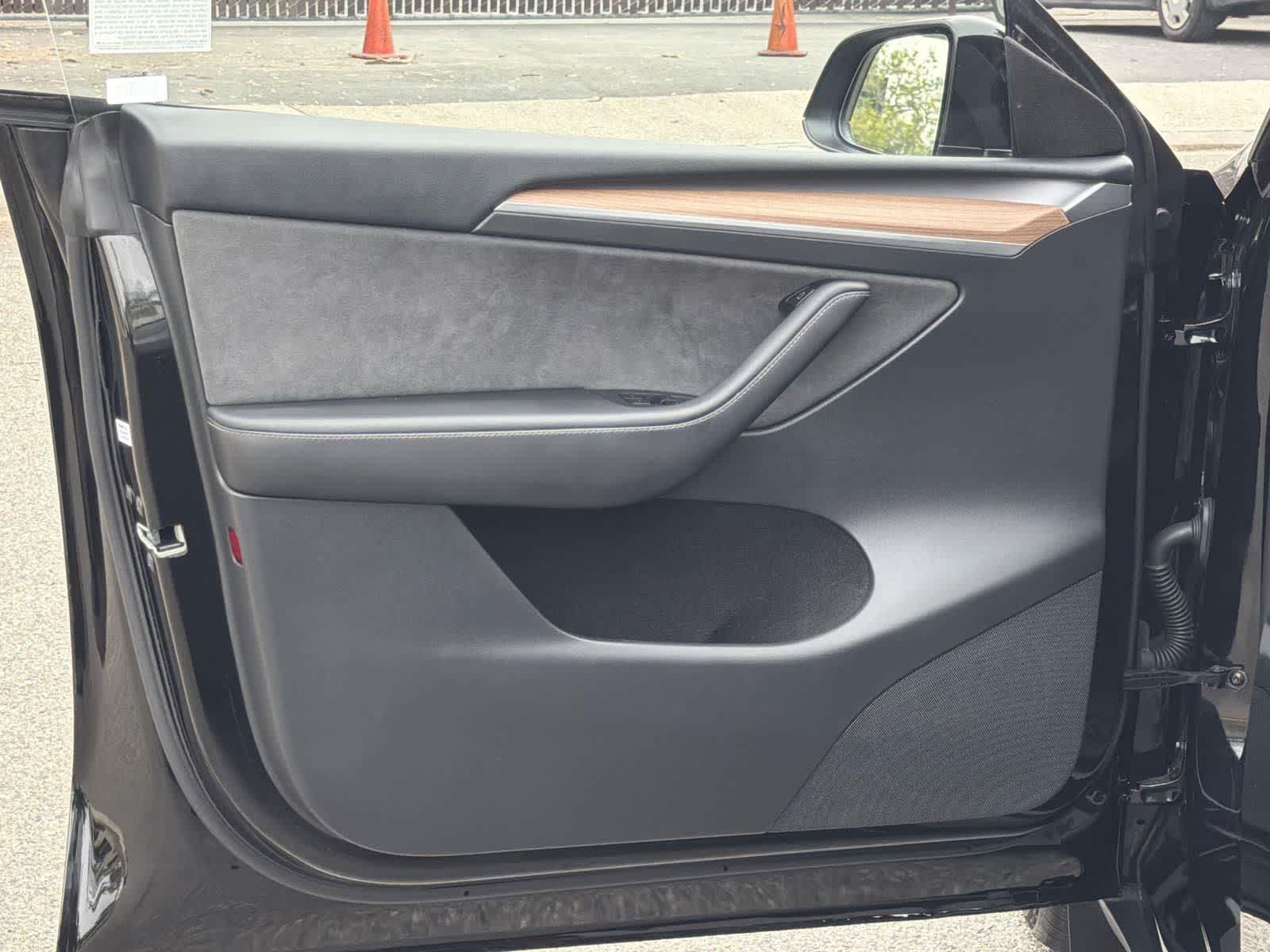 Thumbnail: 2025 Tesla Model Y - 21