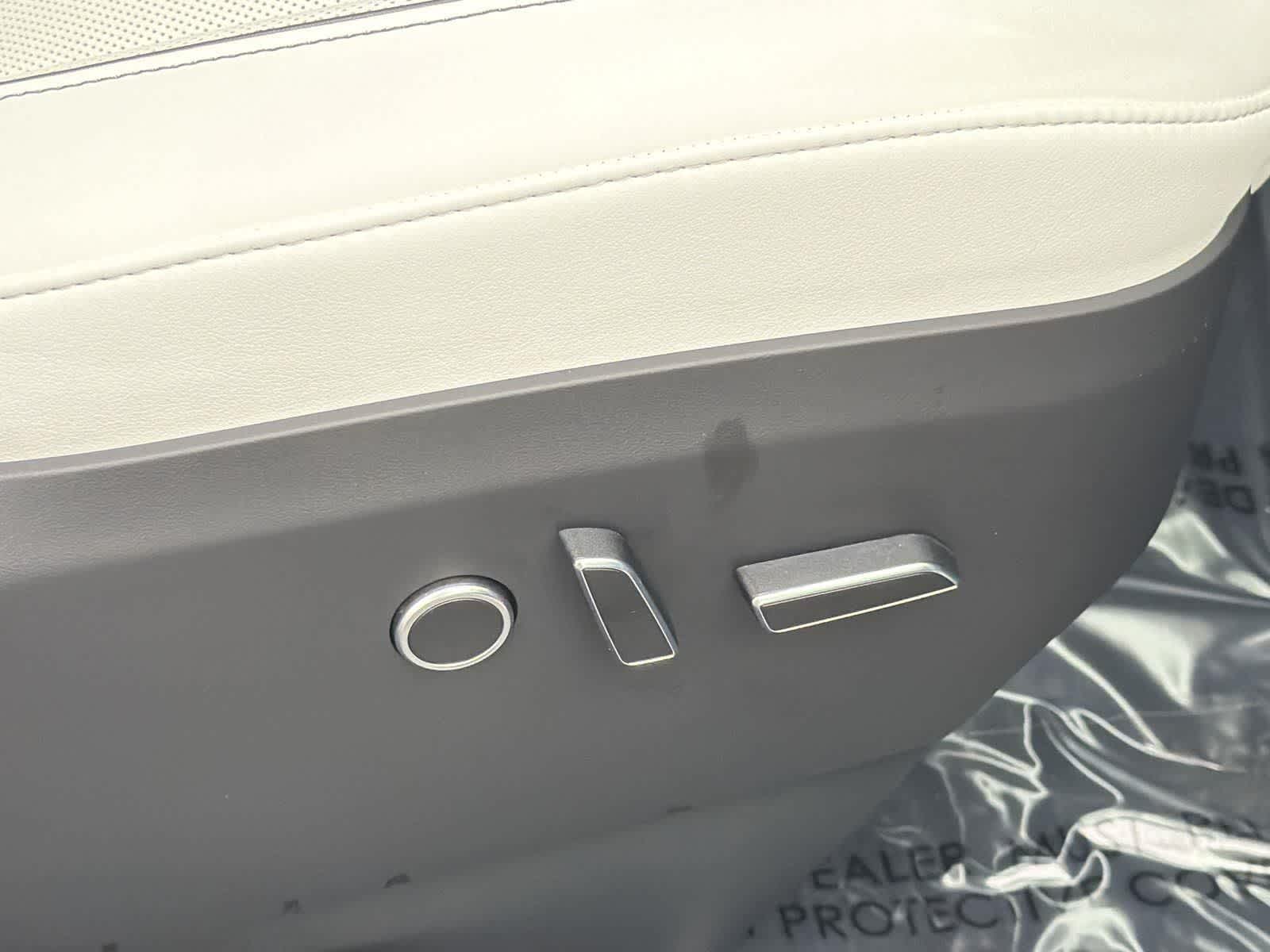 Thumbnail: 2022 Tesla Model X - 36