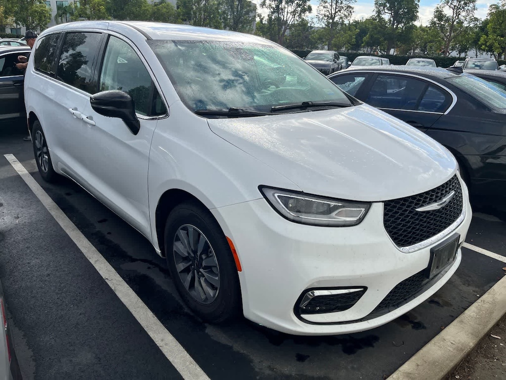 Used 2024 Chrysler Pacifica Hybrid Select Van