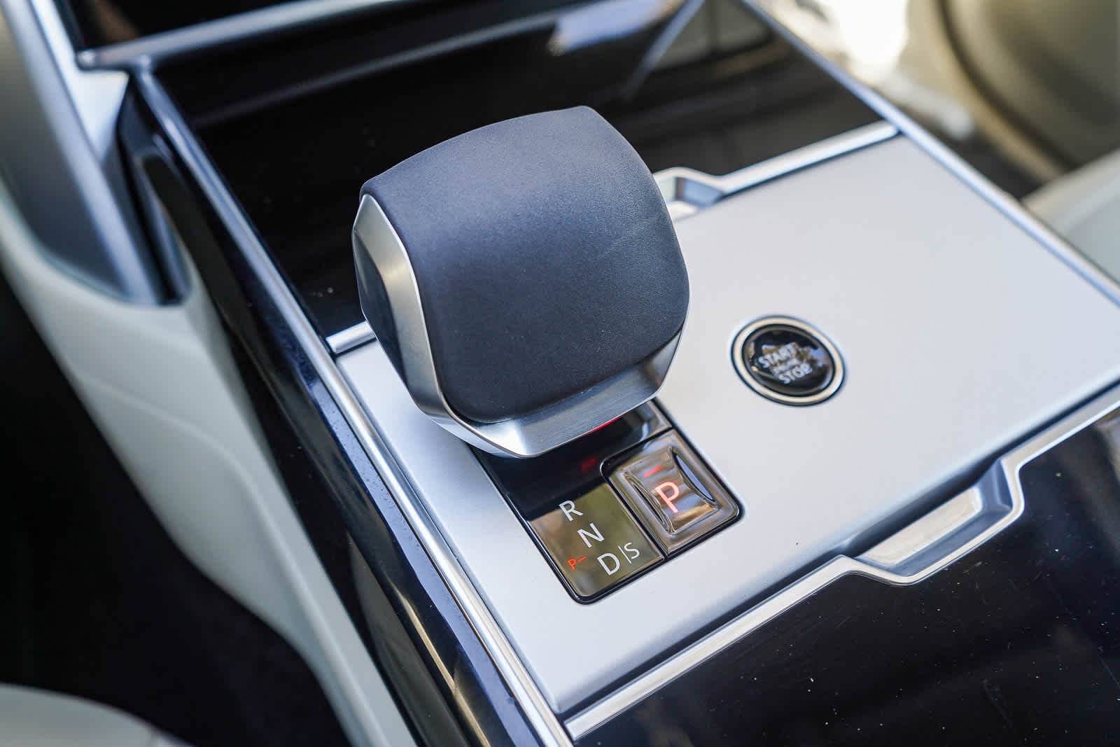 Thumbnail: 2025 Land Rover Range Rover - 22