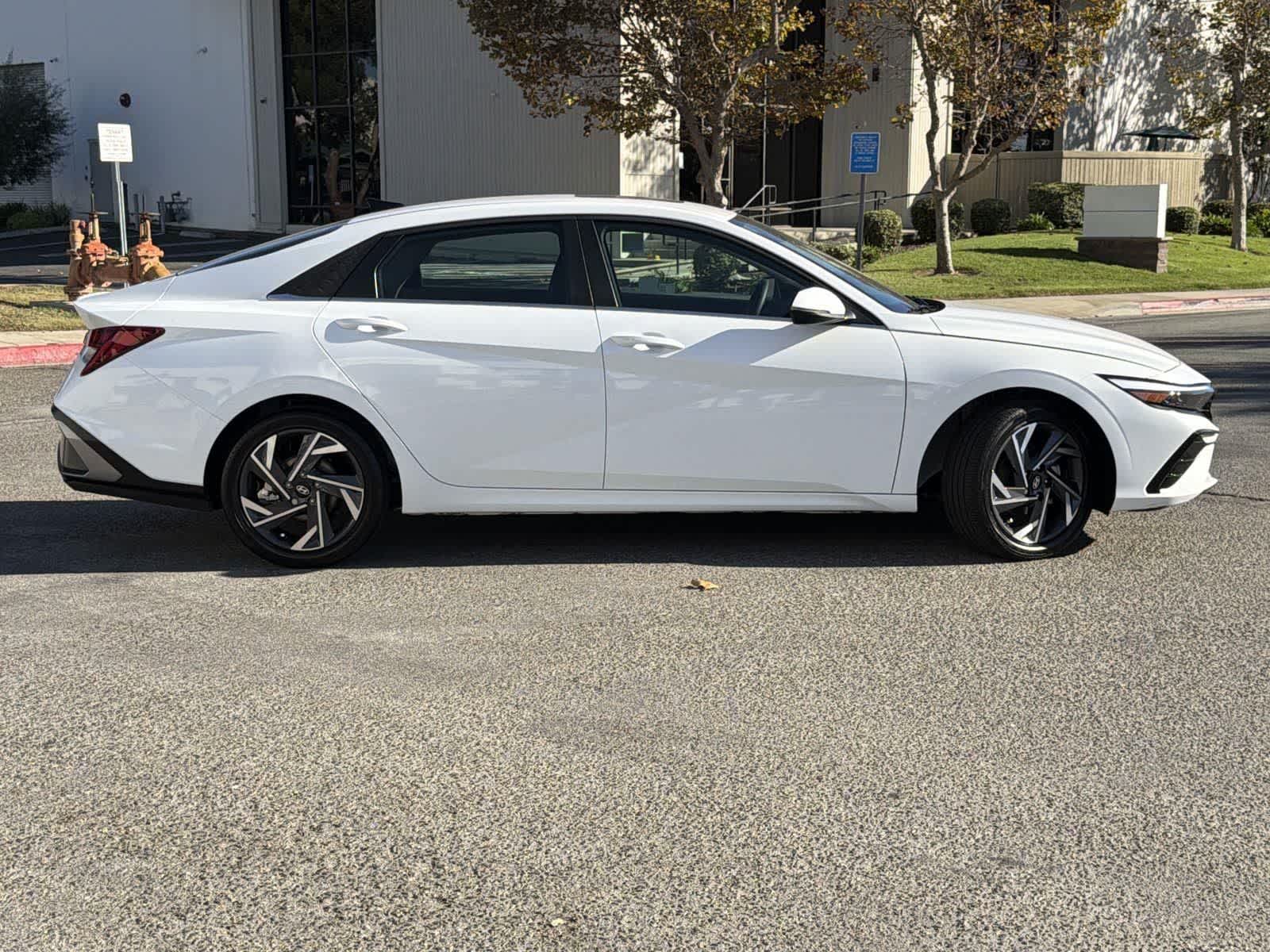 Thumbnail: 2025 Hyundai Elantra - 3