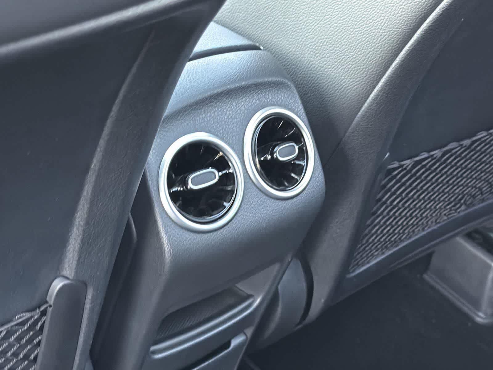 Thumbnail: 2023 Mercedes-Benz GLB - 31