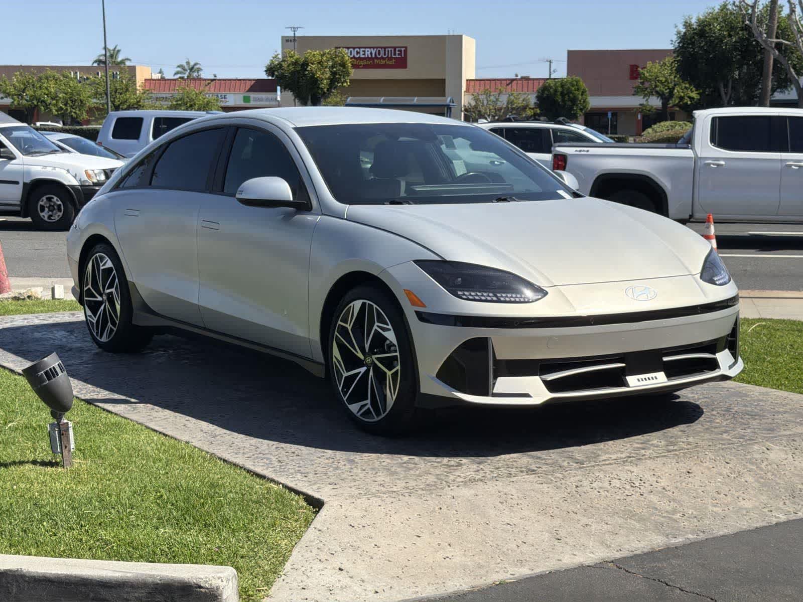 Thumbnail: 2023 Hyundai Ioniq 6 - 8