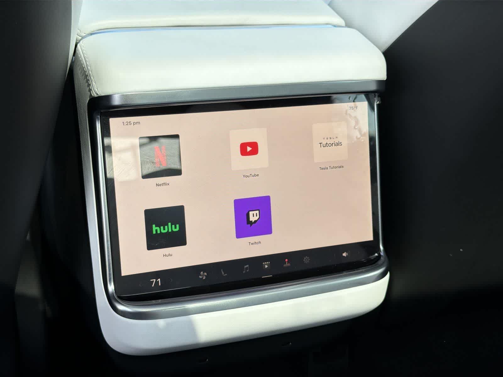 Thumbnail: 2023 Tesla Model S - 32