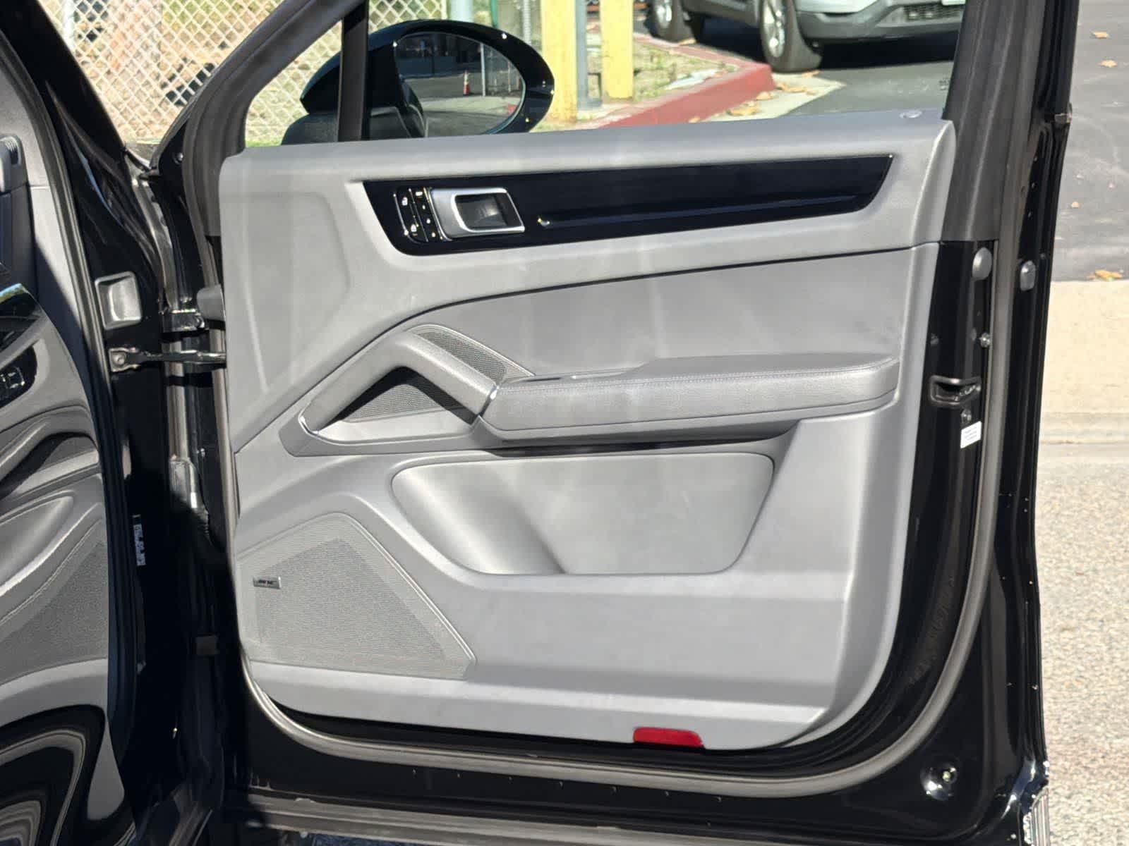 Thumbnail: 2021 Porsche Cayenne - 31