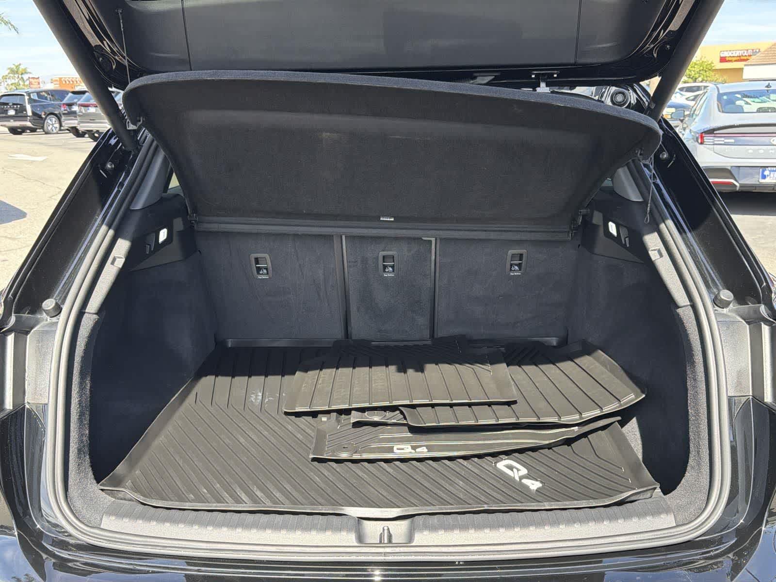 Thumbnail: 2023 Audi Q4 e-tron - 31