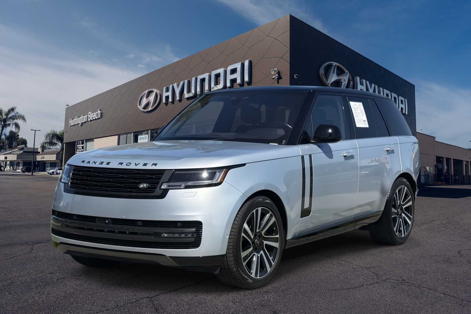 2023 Land Rover Range Rover 3.0 SE SWB's photo