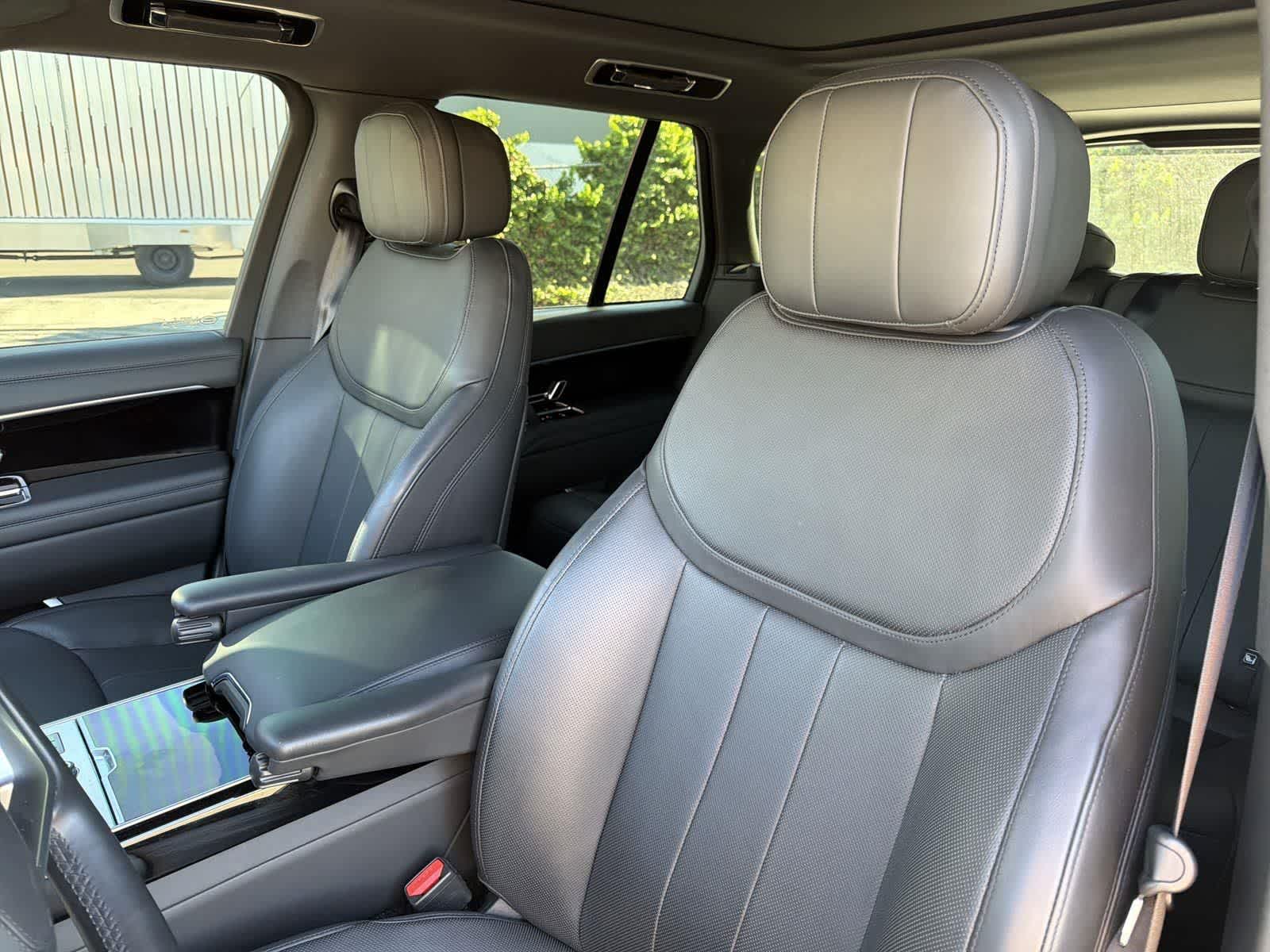 Thumbnail: 2023 Land Rover Range Rover - 27