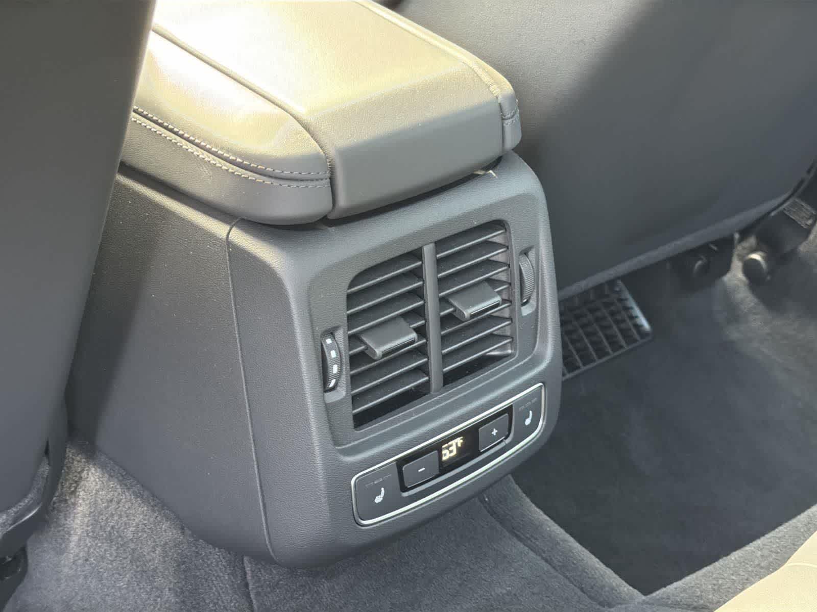 Thumbnail: 2023 Audi e-tron GT - 30