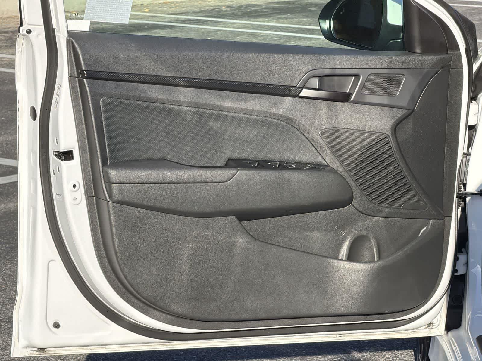 Thumbnail: 2020 Hyundai Elantra - 24