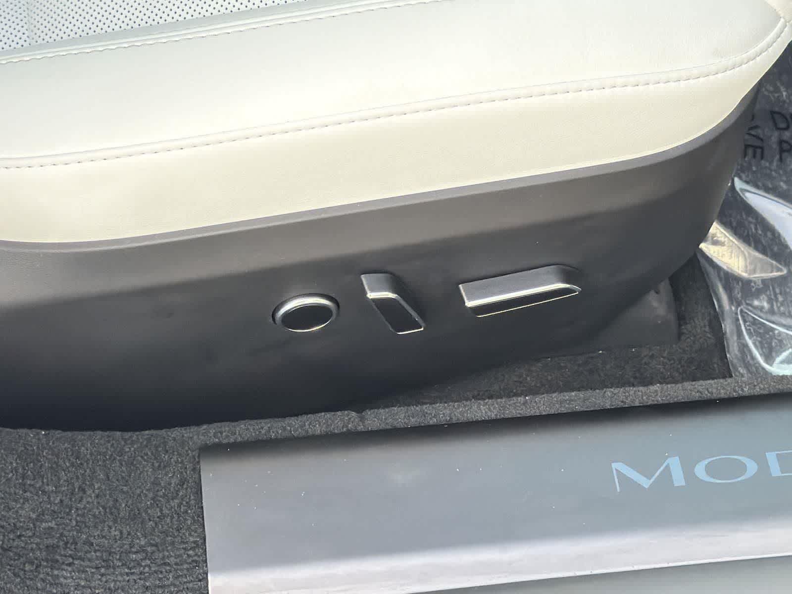 Thumbnail: 2023 Tesla Model S - 37