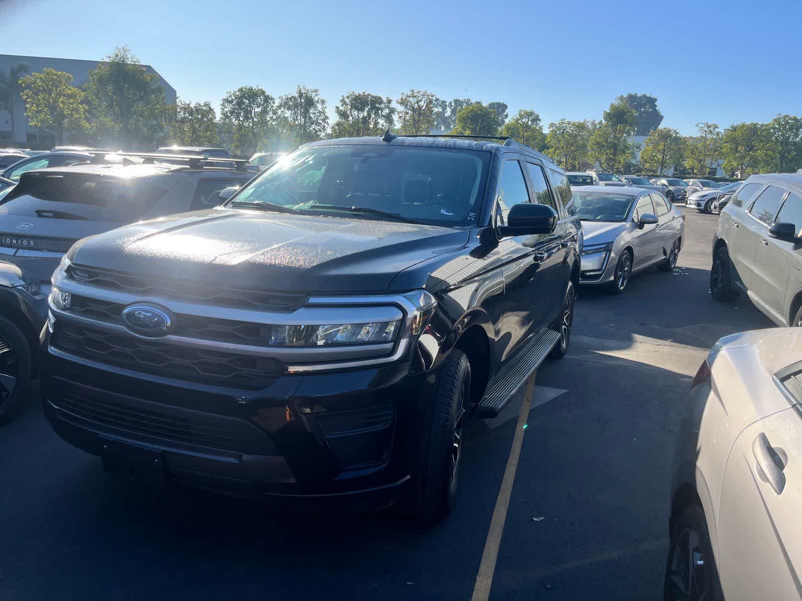 2024 Ford Expedition Limited's photo