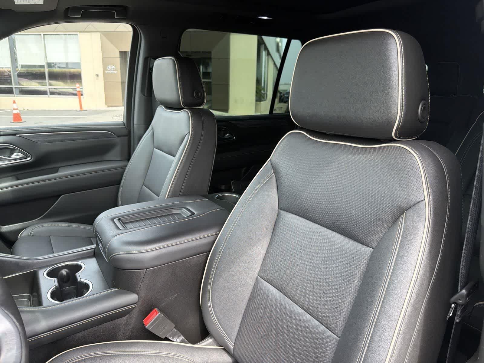 Thumbnail: 2023 GMC Yukon XL - 28