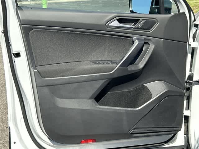 Thumbnail: 2021 Volkswagen Tiguan - 23