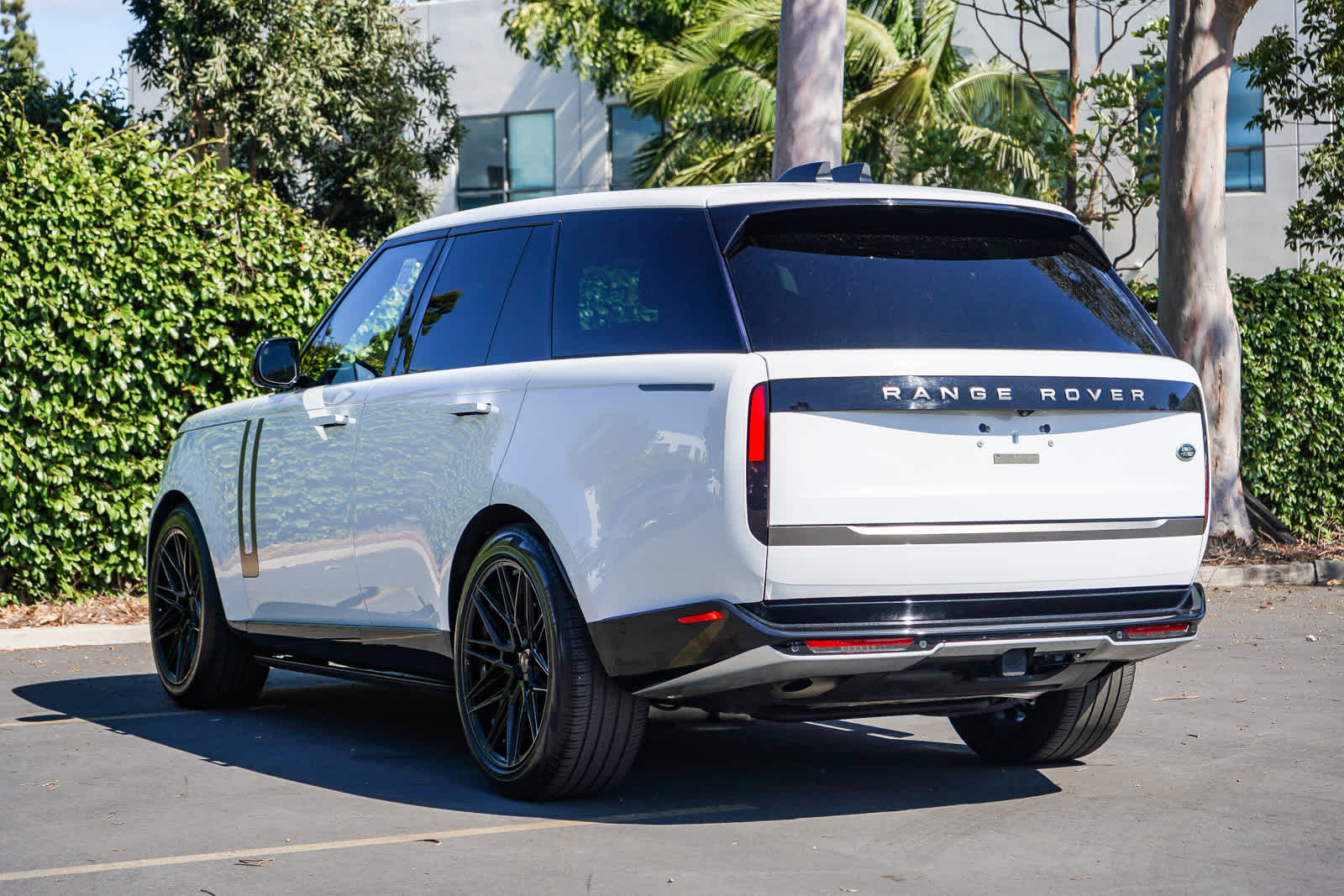 Thumbnail: 2023 Land Rover Range Rover - 4