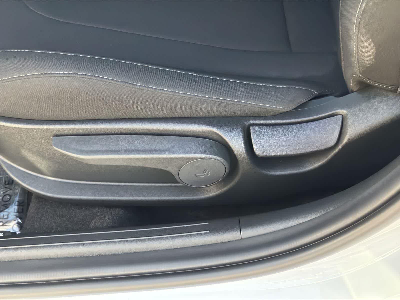 Thumbnail: 2025 Hyundai Elantra - 25