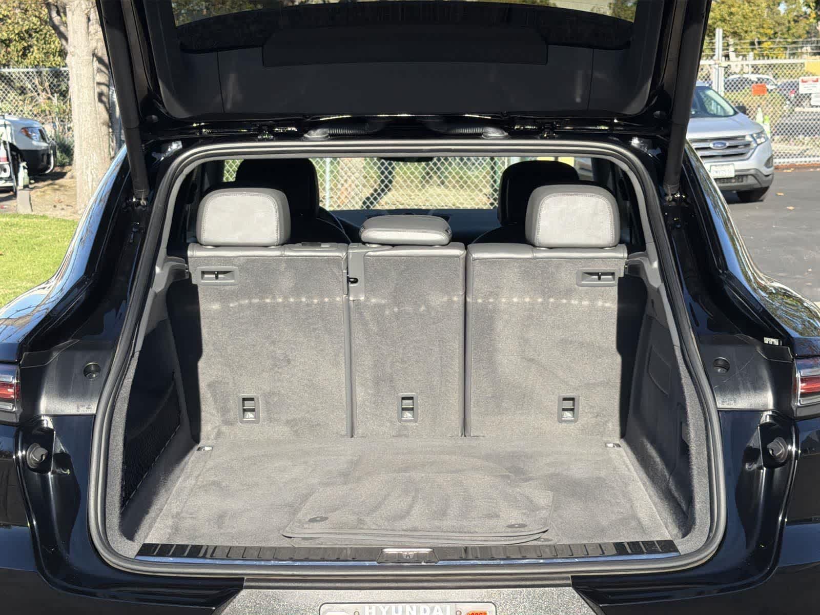 Thumbnail: 2021 Porsche Cayenne - 28