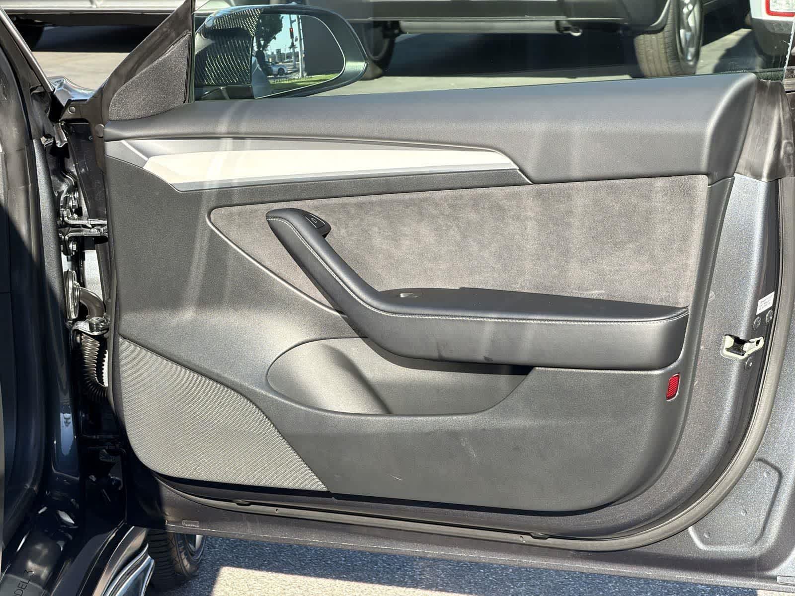 Thumbnail: 2022 Tesla Model 3 - 31