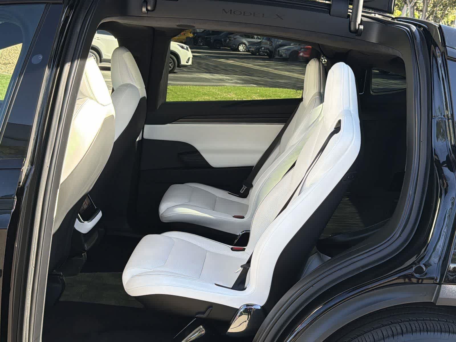 Thumbnail: 2022 Tesla Model X - 28